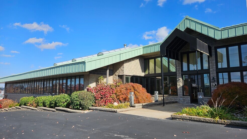 Primary Photo Of 1900-1940 Craigshire Dr, Saint Louis Flex For Sale