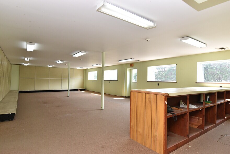 More Photos Of 38148 Bi State Blvd, Delmar Flex For Lease