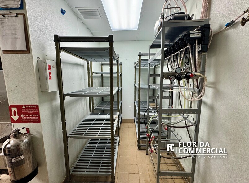 More Photos Of 796 NE Dixie Hwy, Jensen Beach Restaurant For Sale