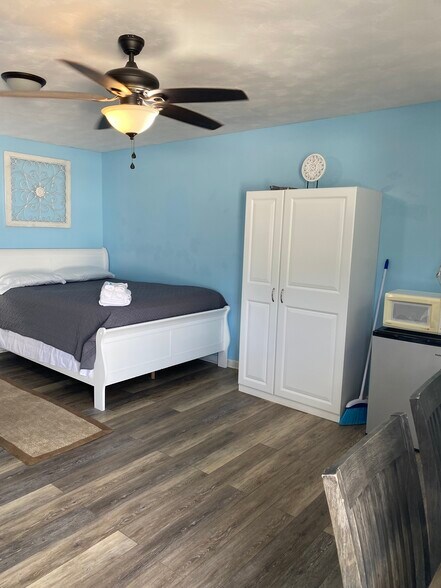 More Photos Of 1001 Highway 98 E, Carrabelle Hotel For Sale