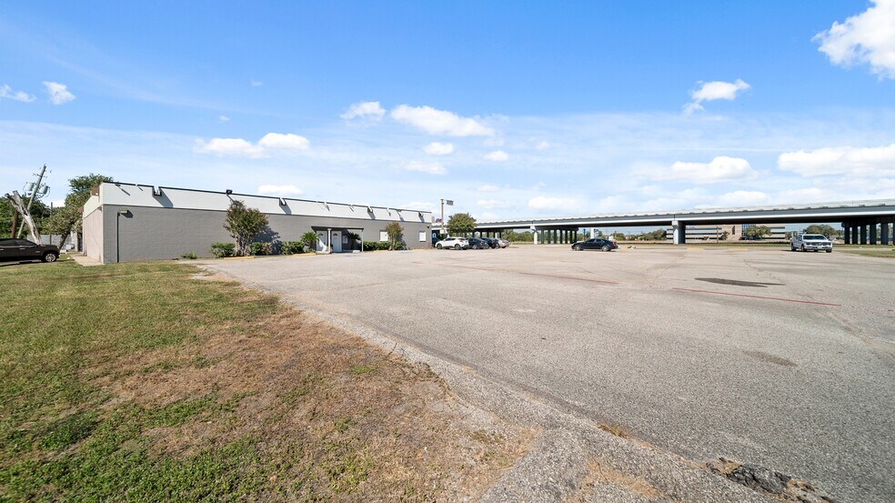 More Photos Of 910 N Highway 146, Baytown Medical For Lease