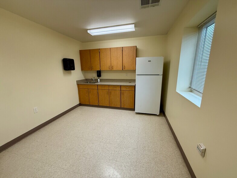 More Photos Of 601 Gilbertson St SE, Tioga Warehouse For Lease