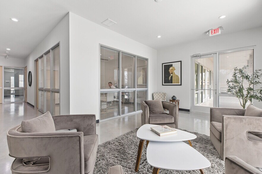 More Photos Of 6000 Menchaca Rd, Austin Unknown For Lease