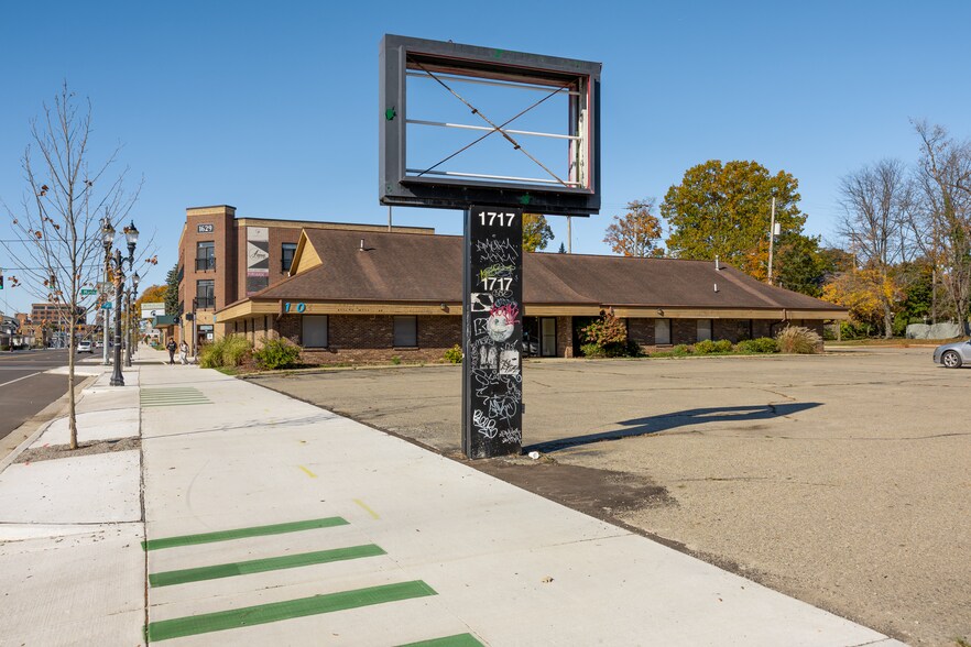 More Photos Of , Lansing Unknown For Sale