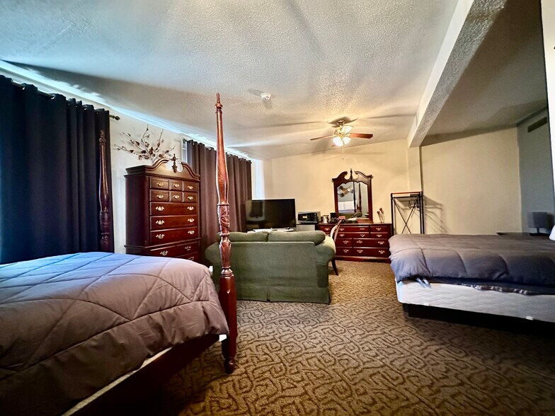 More Photos Of 925 1st Ave, Monte Vista Hotel For Sale