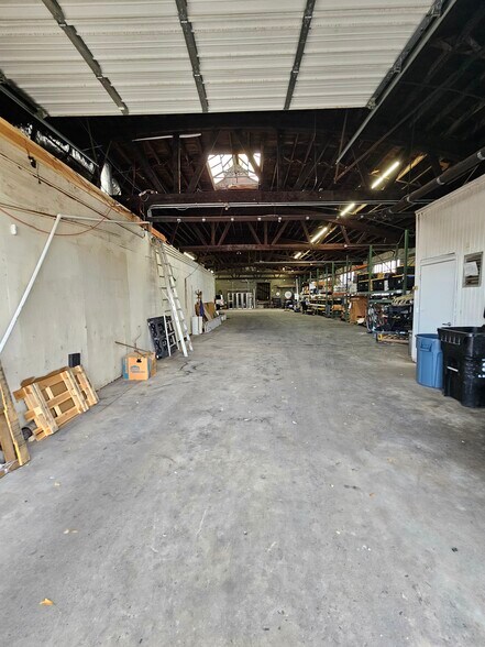 More Photos Of 316 S Bernadotte St, New Orleans Warehouse For Lease
