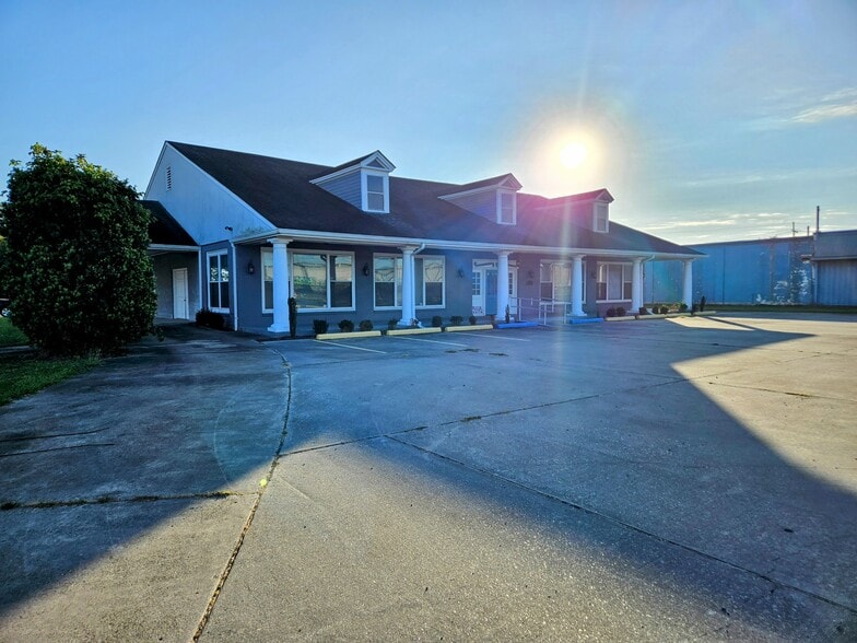 More Photos Of 7701 Saint Bernard Hwy, Arabi Office For Sale