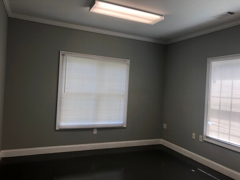 More Photos Of 110 Samaritan Dr, Cumming Medical For Sale