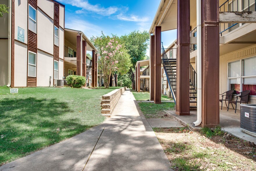 1010 Sugar Ln, Palestine, TX 75801 Apartments For Sale