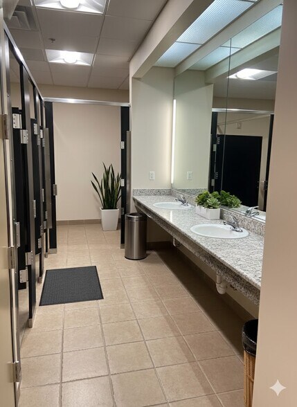 More Photos Of 1990 Main St, Sarasota Loft Creative Space For Lease