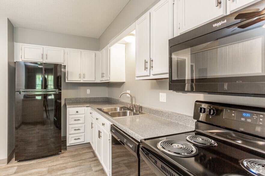 More Photos Of 317 NE Trilein Dr, Ankeny Apartments For Sale