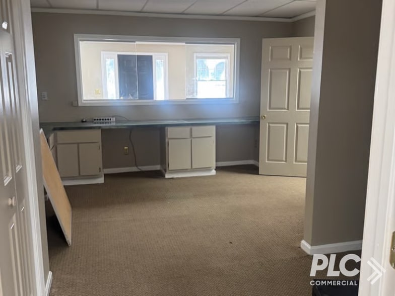 More Photos Of 88 Public Sq, Darlington Office For Lease