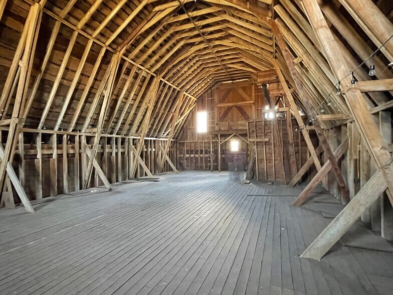 More Photos Of 14152 Highway K64, Whiting Specialty For Sale