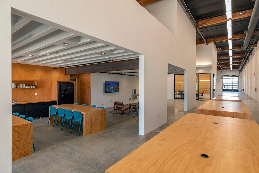 More Photos Of 371 S Anderson St, Los Angeles Flex For Lease