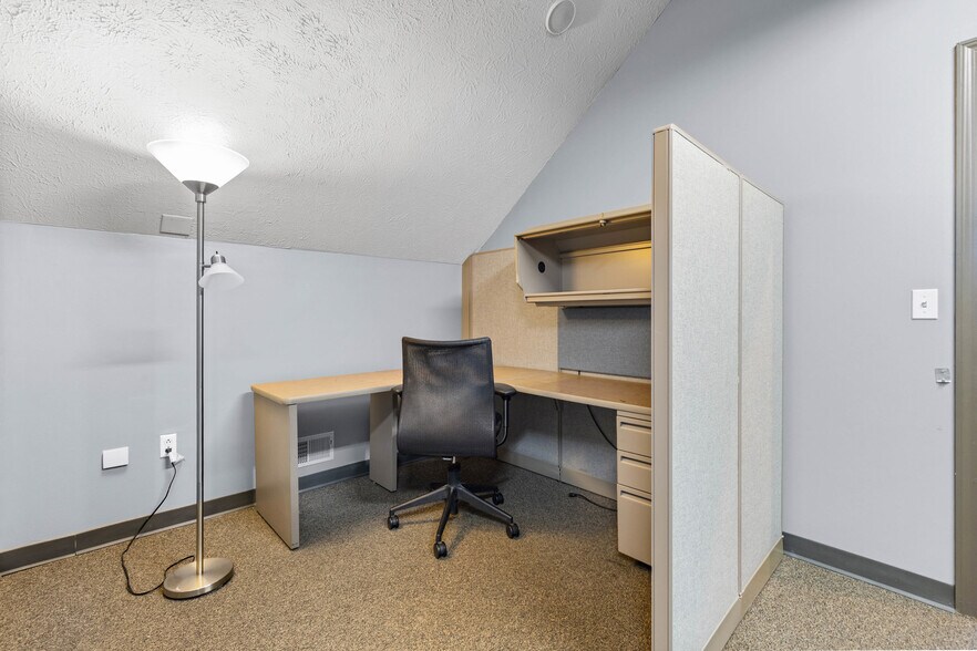 More Photos Of 1450 E Ridge Rd, Rochester Freestanding For Sale