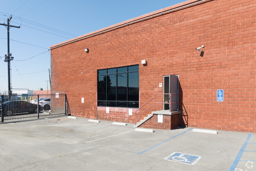 More Photos Of 151-153 W Rosecrans Ave, Gardena Warehouse For Lease