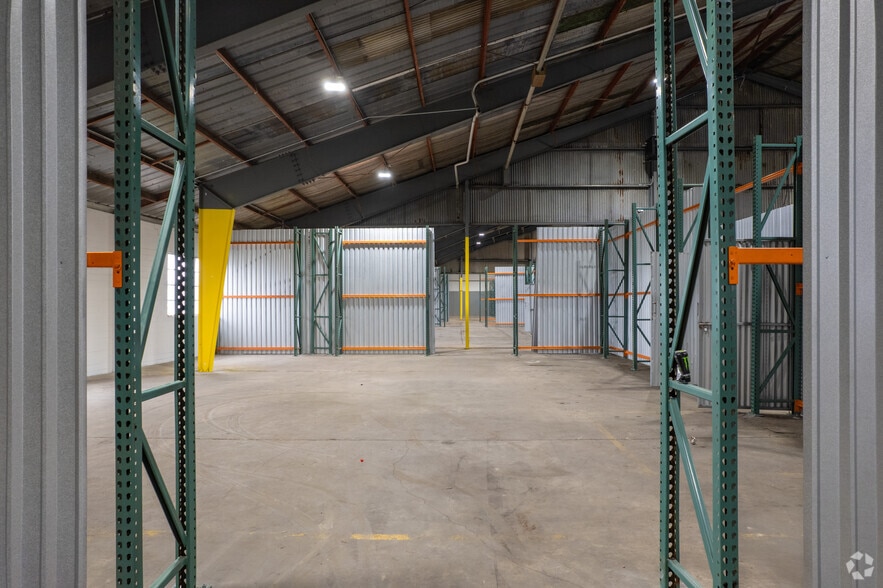 More Photos Of 5025 Jensen Dr, Houston Warehouse For Sale