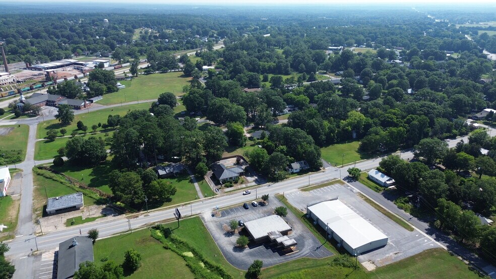 More Photos Of 253 E Savannah St, Calhoun Falls Freestanding For Sale