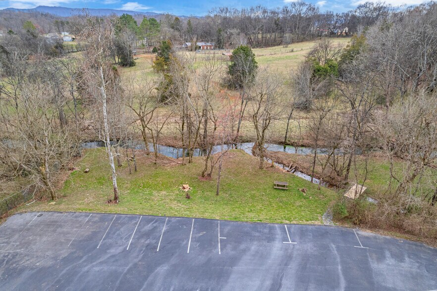 More Photos Of 1039 Boyds Crk, Seymour Freestanding For Sale