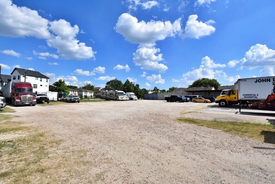 More Photos Of 1915 Sherwood Forest St, Houston Warehouse For Sale