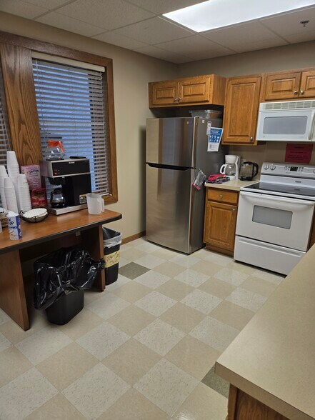 More Photos Of 690 S Trumbull St, Bay City Loft Creative Space For Sale