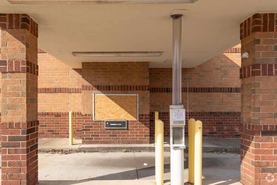 More Photos Of 10502 St Clair Ave, Cleveland Freestanding For Lease