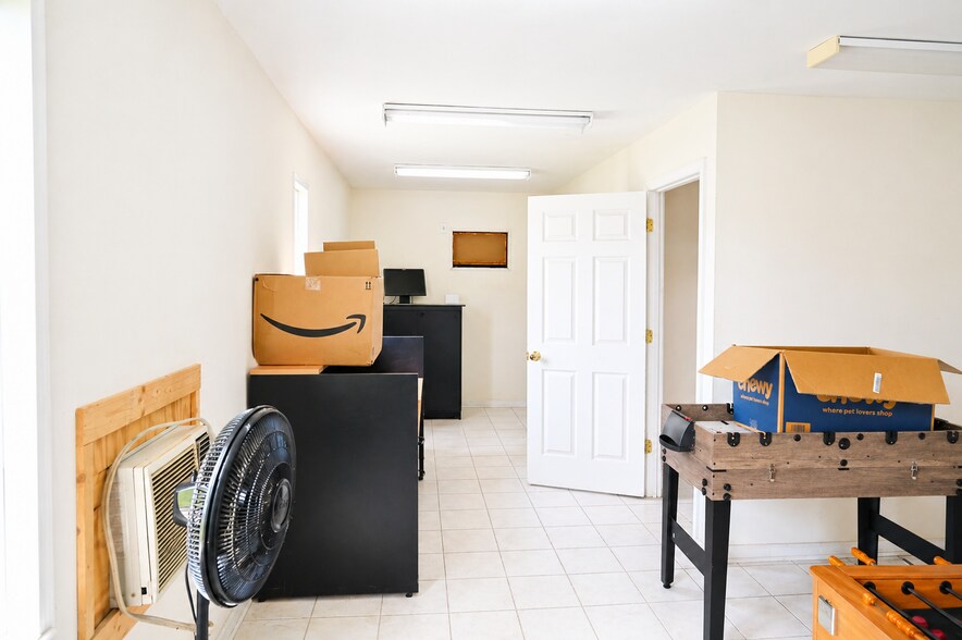 More Photos Of 110 Airport Entrance Rd, Summerville Warehouse For Sale
