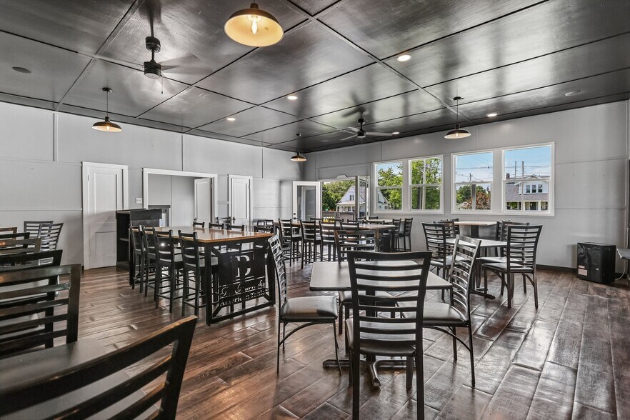 More Photos Of 206 W Spruce St, Gillespie Religious Facility For Sale