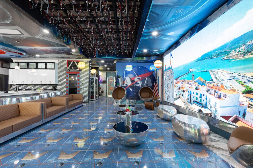 More Photos Of 1015 Fantasy Dr, Davenport Specialty For Sale