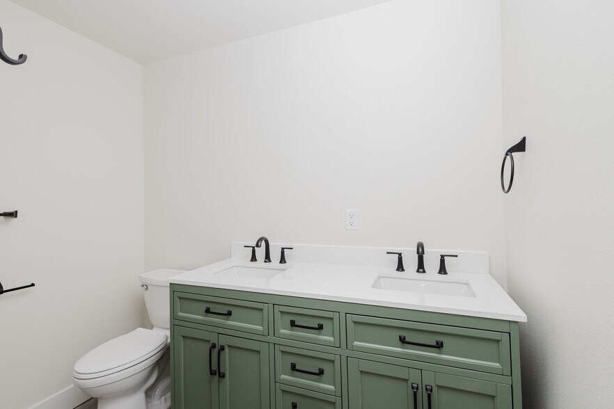 More Photos Of 674 County Road O, Mineral Point Warehouse For Sale