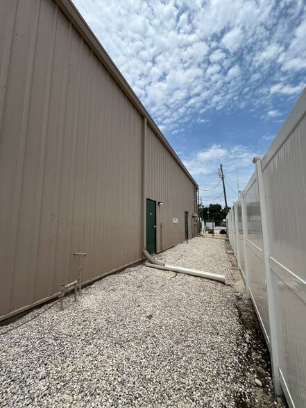 More Photos Of 743 Wesley Ave, Tarpon Springs Warehouse For Sale