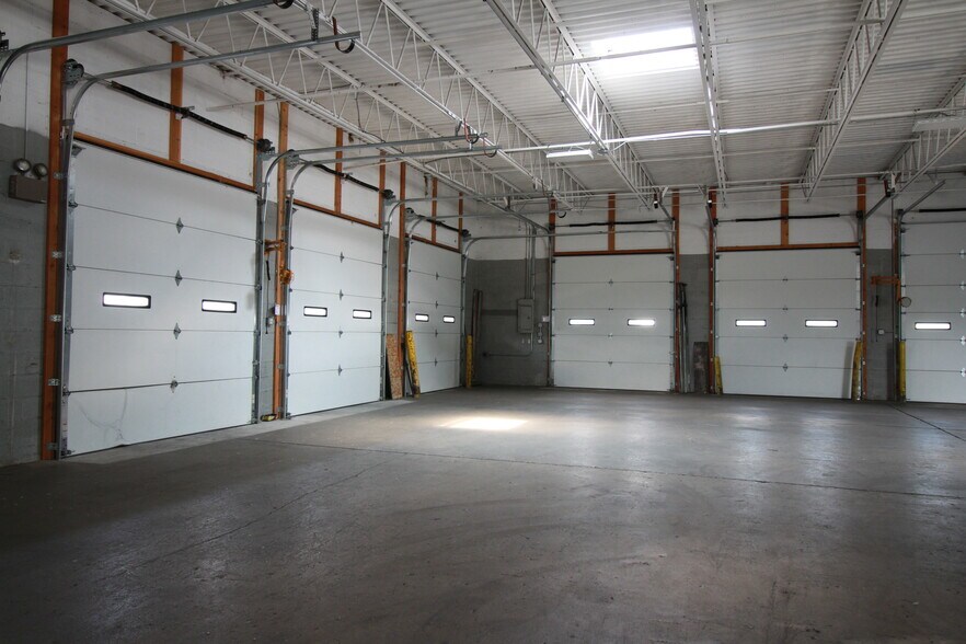 More Photos Of 7651 Derry St, Harrisburg Truck Terminal For Lease