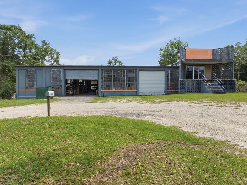 More Photos Of 765 E Washington St, Monticello Auto Repair For Sale