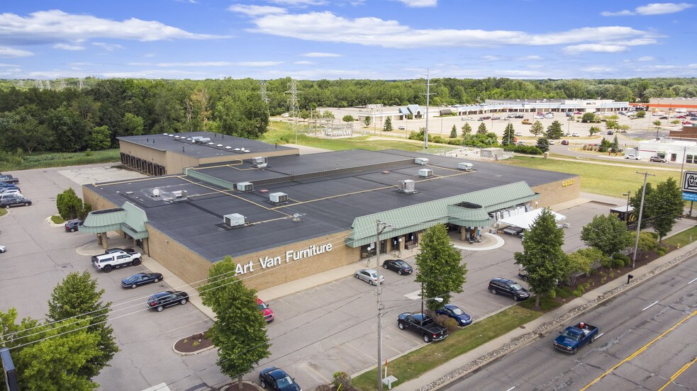 More Photos Of 4095 E Court St, Burton Freestanding For Lease