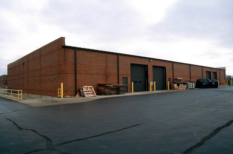 More Photos Of 1012 Airpark Dr, Sugar Grove Warehouse For Lease