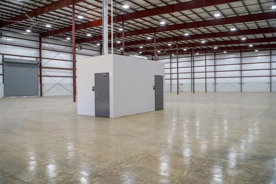 More Photos Of 101 Spacegate Dr NW, Huntsville Warehouse For Lease