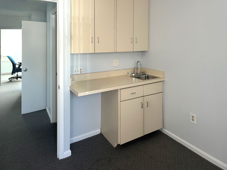 More Photos Of 15801-15811 Crabbs Branch Way, Rockville Office For Sale