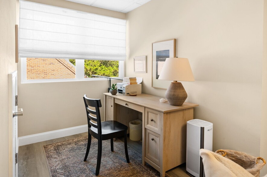 More Photos Of 107 Fountain Brook Cir, Cary Office For Sale