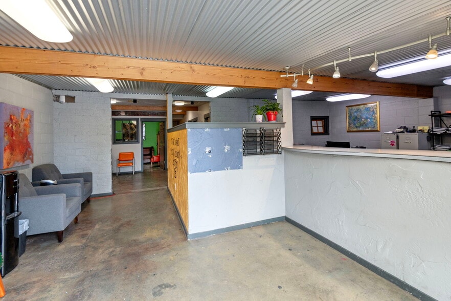 More Photos Of 23 NW Greenwood Ave, Bend Storefront For Sale