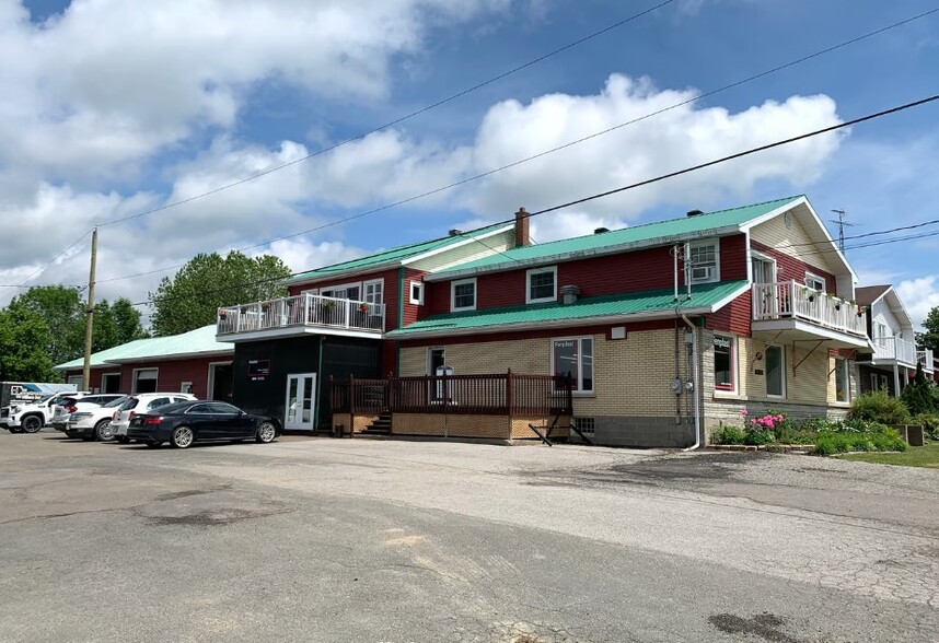 Primary Photo Of 8145-8155 Boul Du Parc-Industriel, Bécancour Storefront Retail Residential For Sale