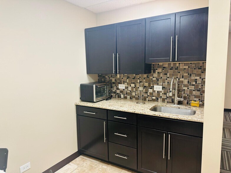 More Photos Of 1440 Maple Ave, Lisle Office For Lease