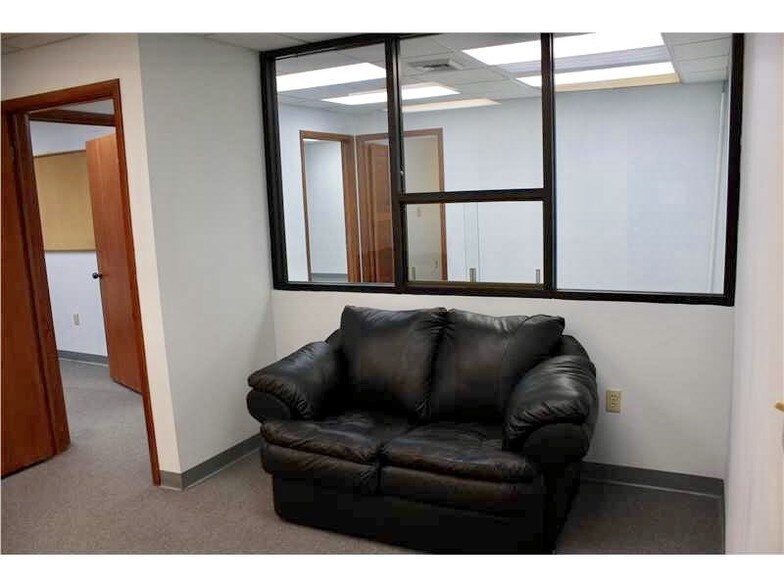 More Photos Of 1110 Brickell Ave, Miami Office For Lease