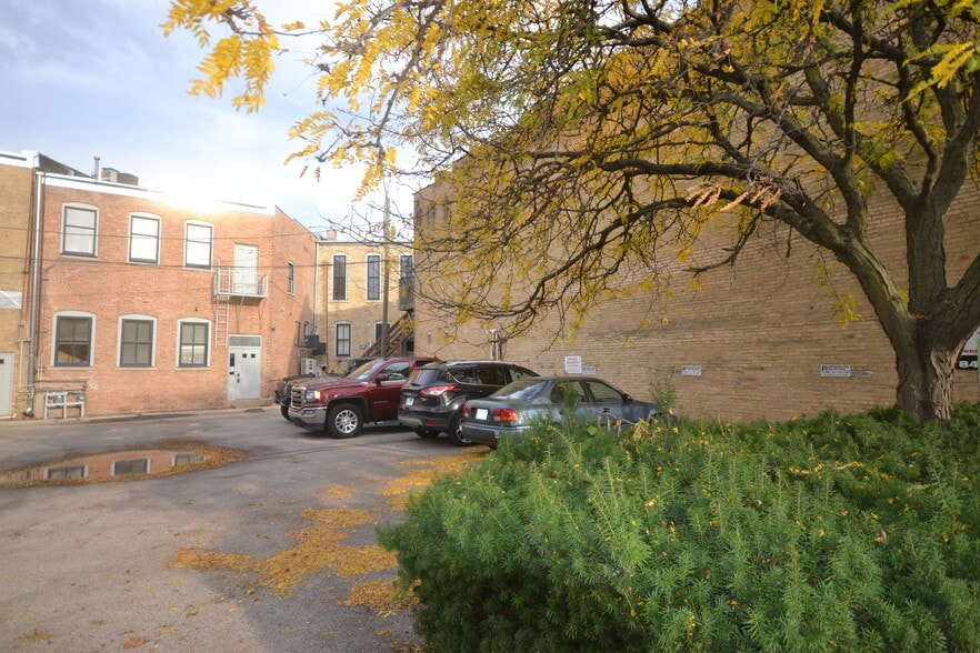 More Photos Of 76-80 S Grove Ave, Elgin Office For Lease