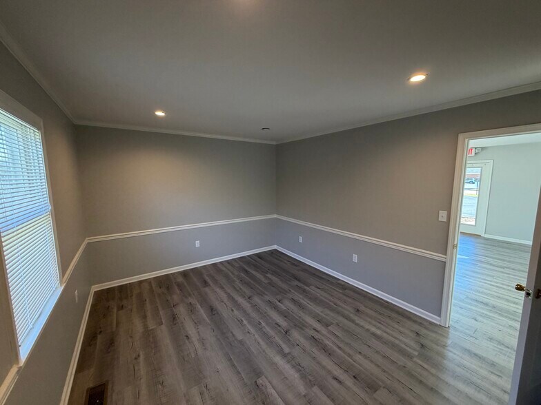 More Photos Of 404 Marvel Ct, Easton Office For Lease