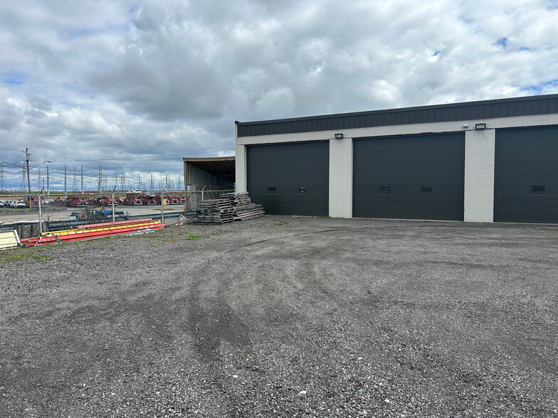 Primary Photo Of 4625 Witmer Rd, Niagara Falls Industrial For Sale