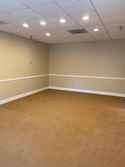 More Photos Of 1000 Main St, Hilton Head Office For Lease