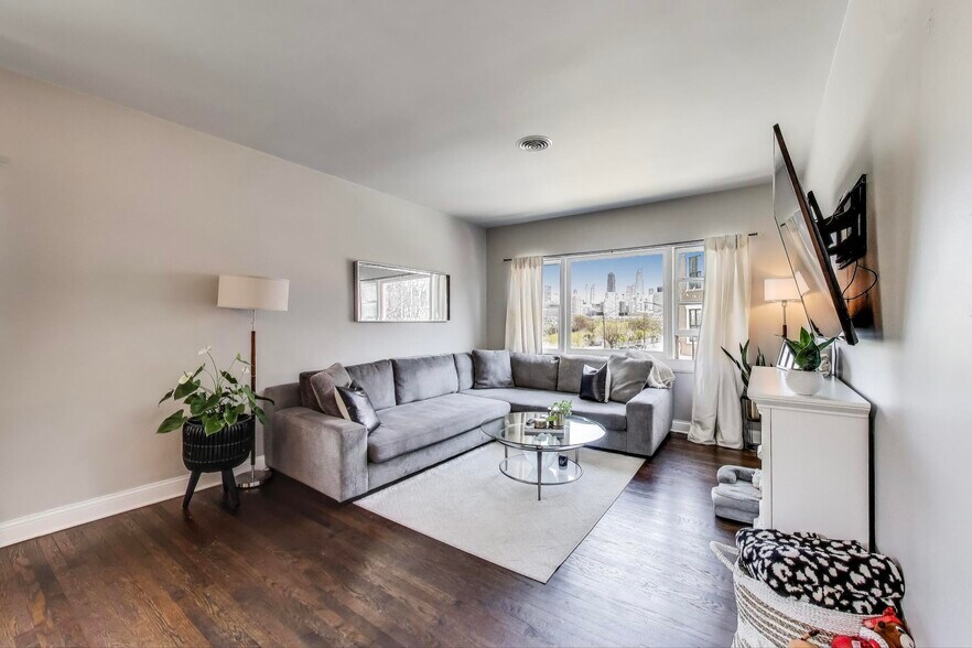 More Photos Of 1103 W Grand Ave, Chicago Apartments For Sale
