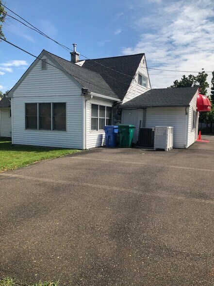 More Photos Of 1 Plumbridge Dr, Levittown Office Residential For Sale