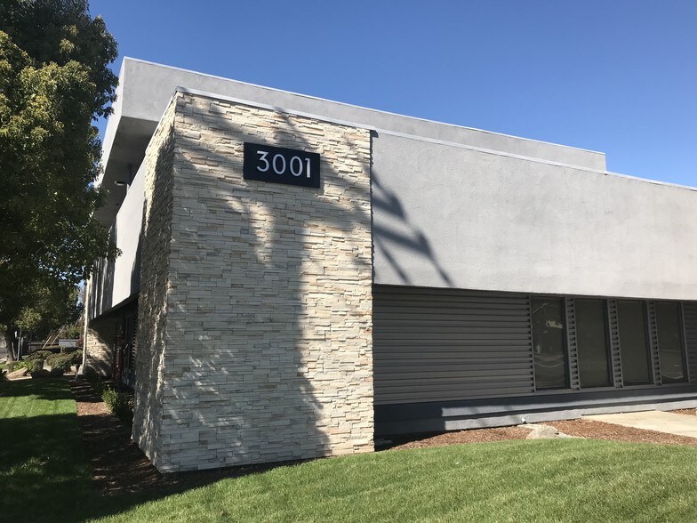 Primary Photo Of 3001 Coffee Rd, Modesto Office For Lease