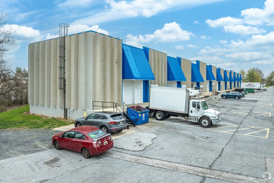More Photos Of 7190 Oakland Mills Rd, Columbia Warehouse For Lease